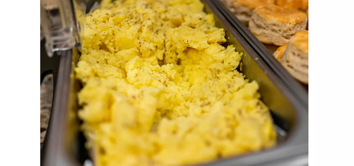 Empleado de McDonalds revela cómo hacen los huevos revueltos en un video de  TikTok | Todo Digital Redes